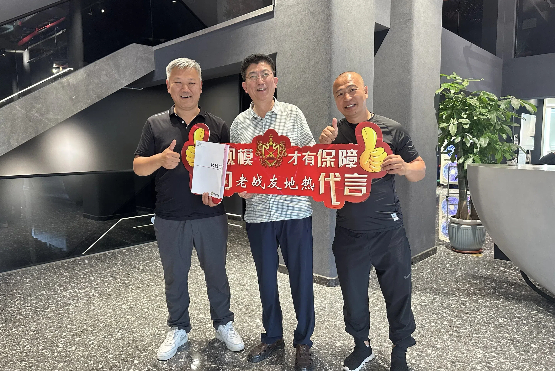 老戰(zhàn)友地?zé)峋憩F(xiàn)出極高的專業(yè)水準(zhǔn)和細致耐心