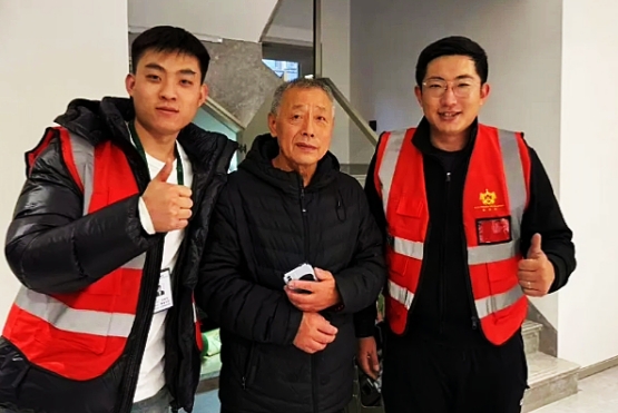 就是因為終身免費上門，我才選擇了老戰(zhàn)友地?zé)?>
                                </div>
                            </div>
                            <div   id=